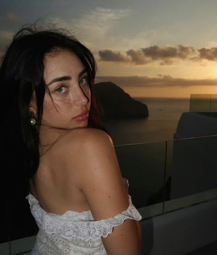 大的女性, 歌手