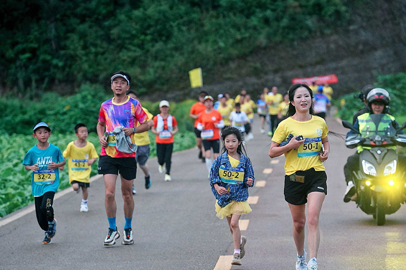 参赛者不仅, 下轻轻摇曳, 一场速度与