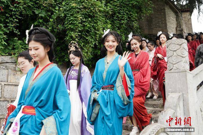 align, 宾阳门举行, 名世界旅游