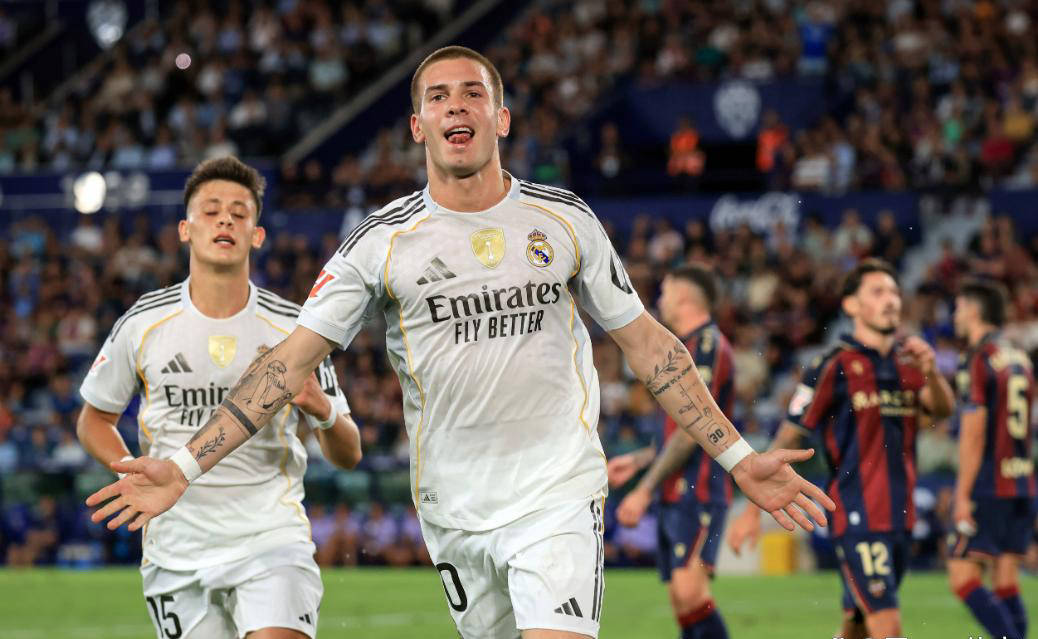 ee, 称出色, 有望成为皇 ee, 称出色, 有望成为皇