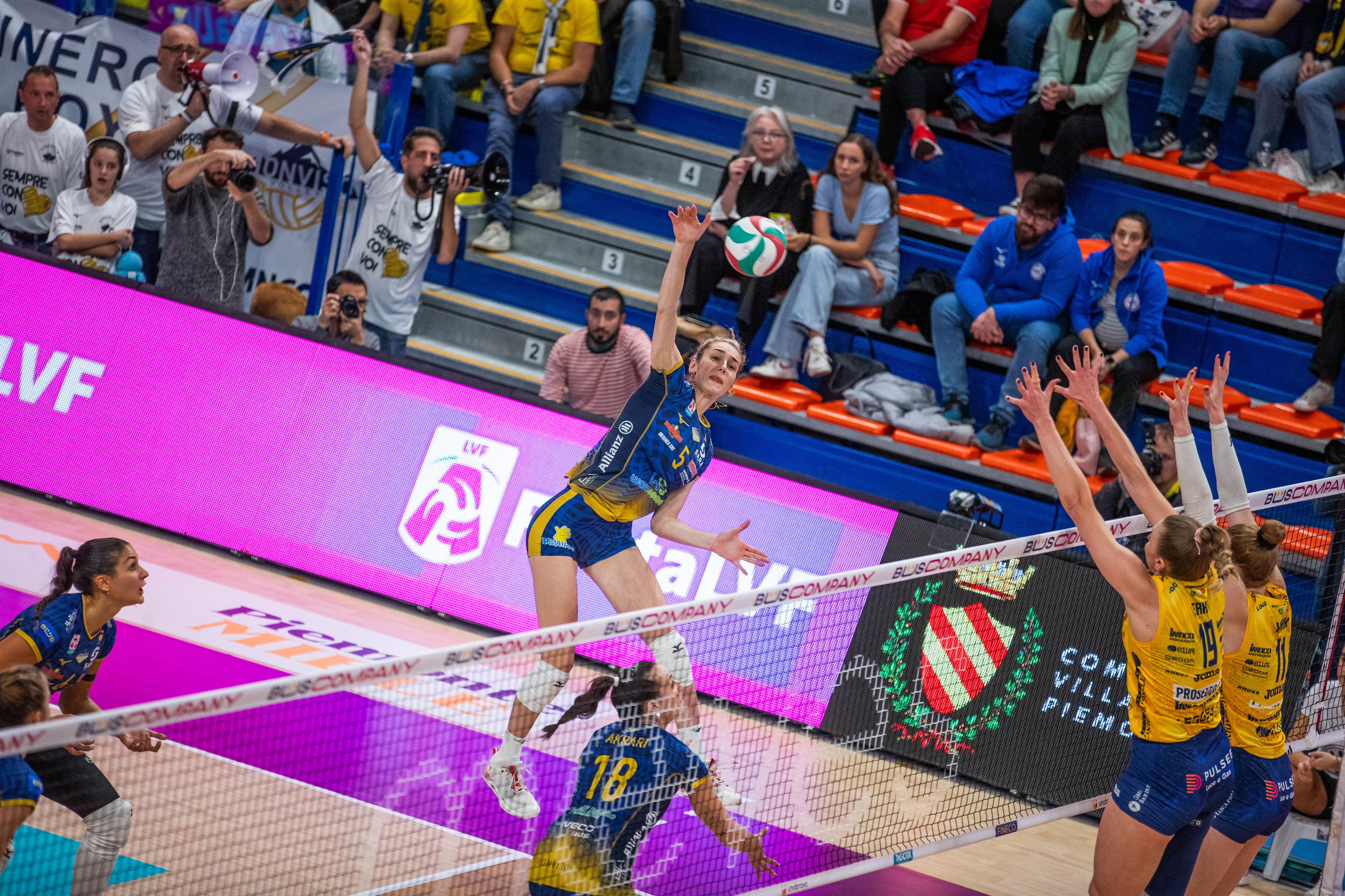 一次交手, 技术结合令 一次交手, 技术结合令